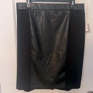 NWT Kasper faux leather and fabric skirt.